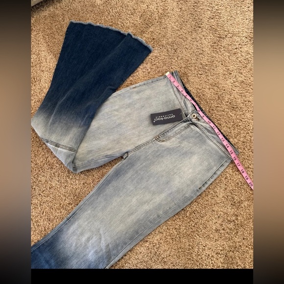 NWT Anna-Kaci Bell Bottom High Waist Denim Jeans Gradient Dark Wash
XL (16-18) - Picture 11 of 12